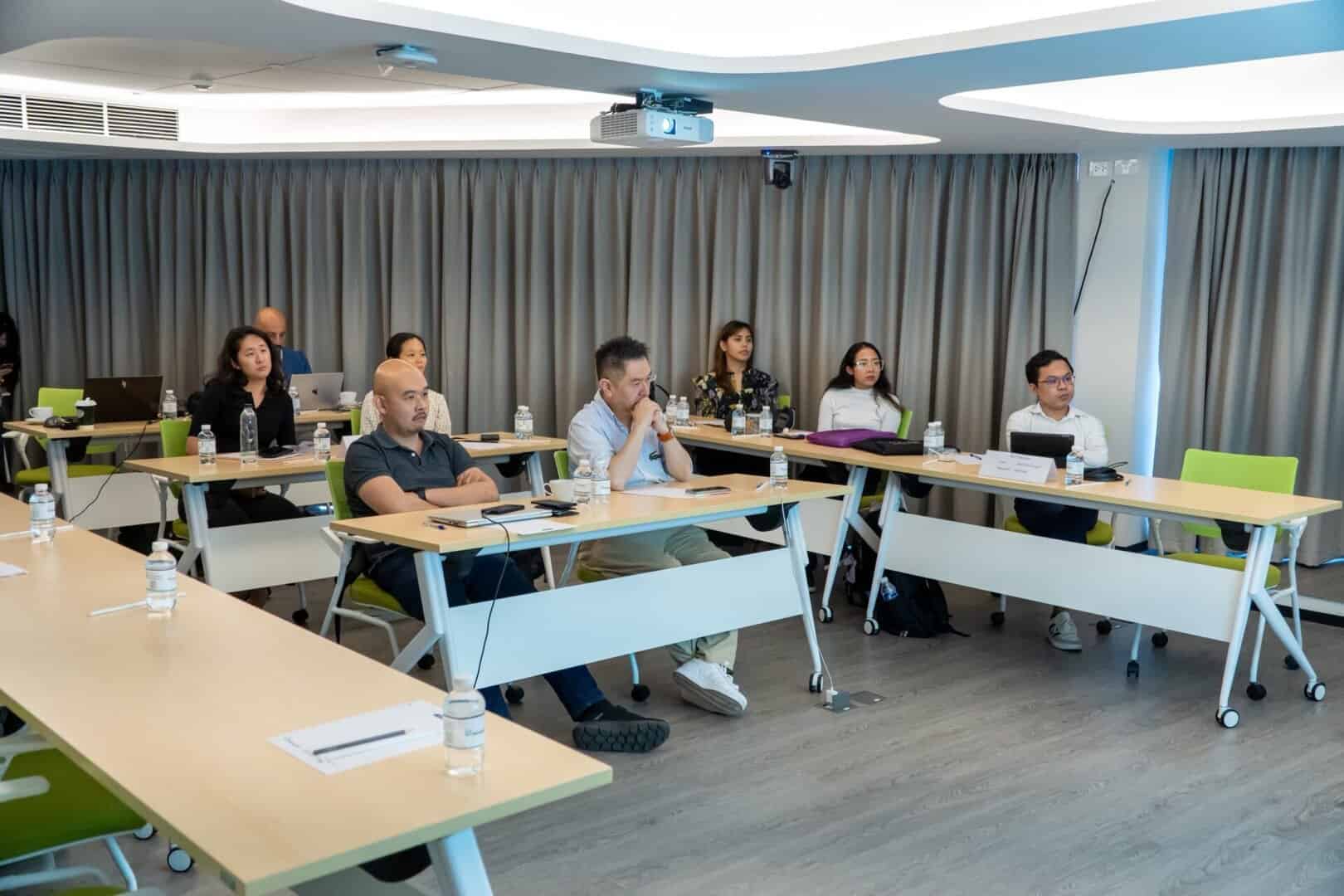 ภาพบรรยากาศจากหลักสูตรอบรม“Guided Immediacy: Esthetic Zone and Posterior!” 6 LINE ALBUM 21.6.2025 250622 22