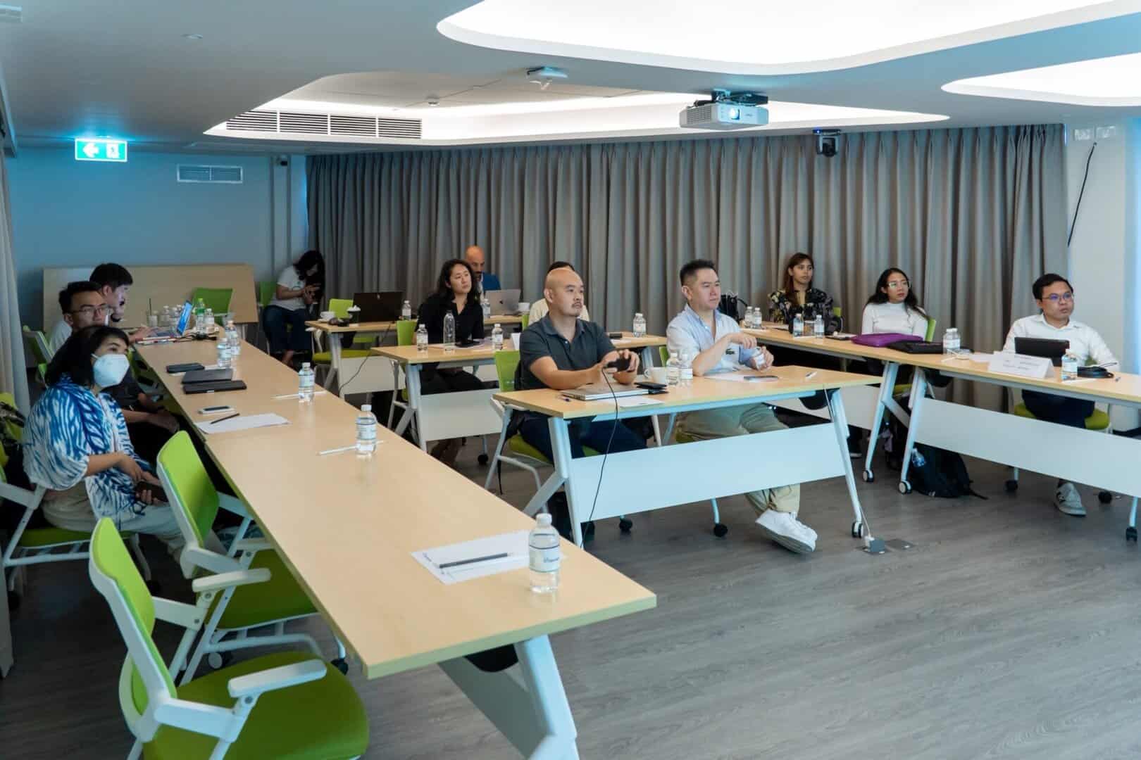 ภาพบรรยากาศจากหลักสูตรอบรม“Guided Immediacy: Esthetic Zone and Posterior!” 8 LINE ALBUM 21.6.2025 250622 24