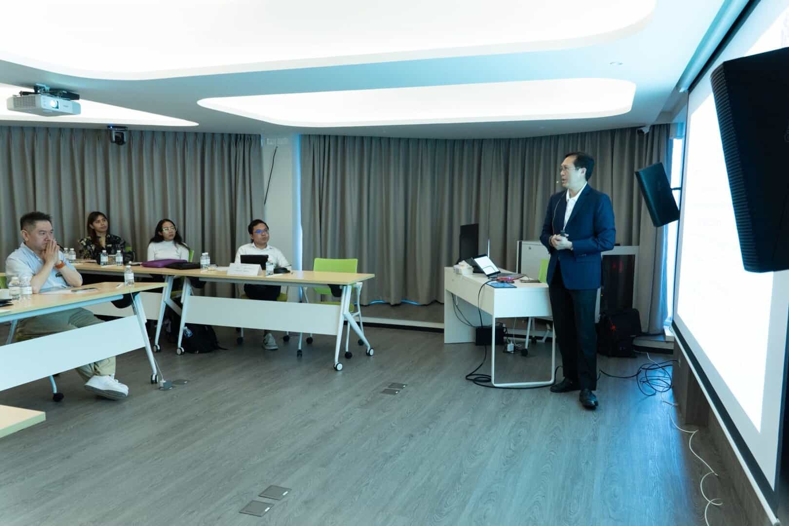 ภาพบรรยากาศจากหลักสูตรอบรม“Guided Immediacy: Esthetic Zone and Posterior!” 15 LINE ALBUM 21.6.2025 250622 31