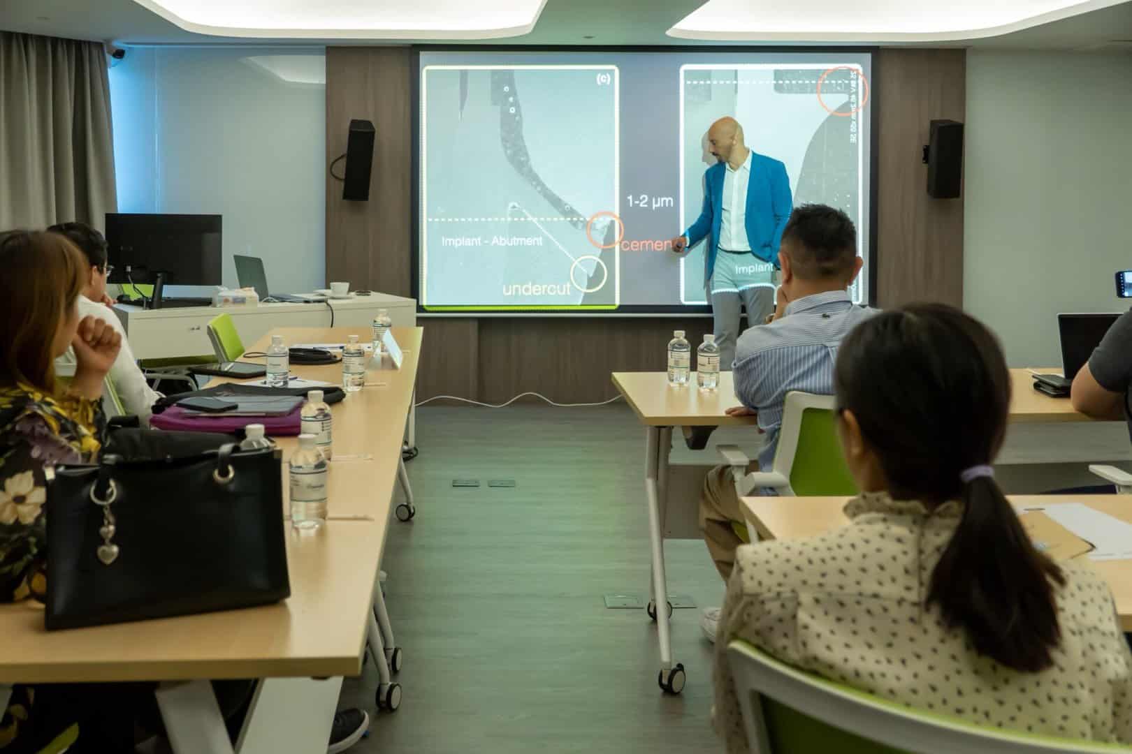 ภาพบรรยากาศจากหลักสูตรอบรม“Guided Immediacy: Esthetic Zone and Posterior!” 37 LINE ALBUM 21.6.2025 250622 33
