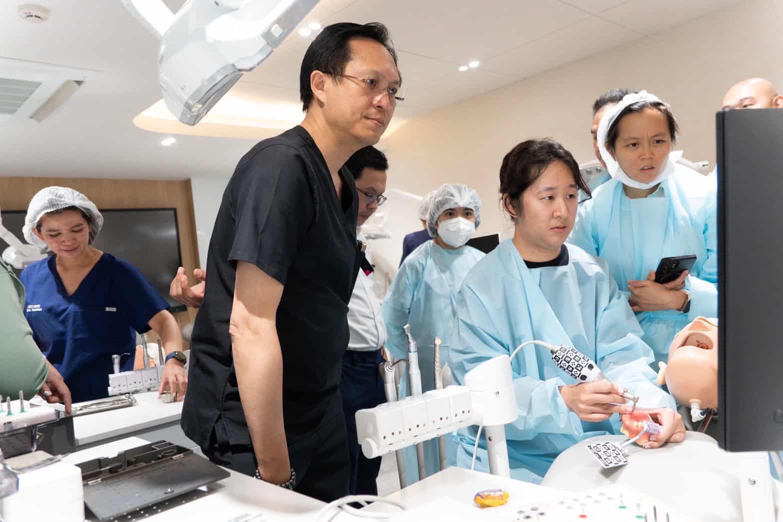 ภาพบรรยากาศจากหลักสูตรอบรม“Guided Immediacy: Esthetic Zone and Posterior!” 48 LINE ALBUM 22668 250622 10