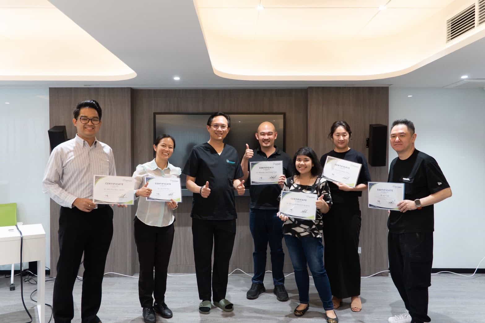 ภาพบรรยากาศจากหลักสูตรอบรม“Guided Immediacy: Esthetic Zone and Posterior!” 68 LINE ALBUM 22668 250622 15