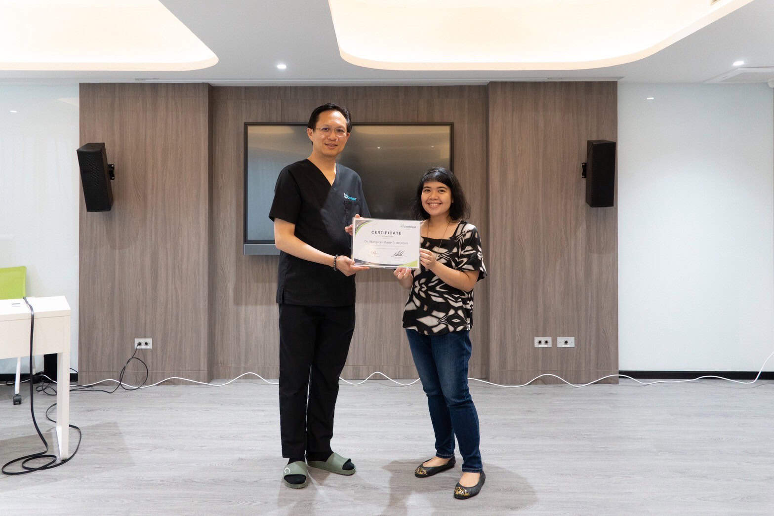 ภาพบรรยากาศจากหลักสูตรอบรม“Guided Immediacy: Esthetic Zone and Posterior!” 63 LINE ALBUM 22668 250622 16