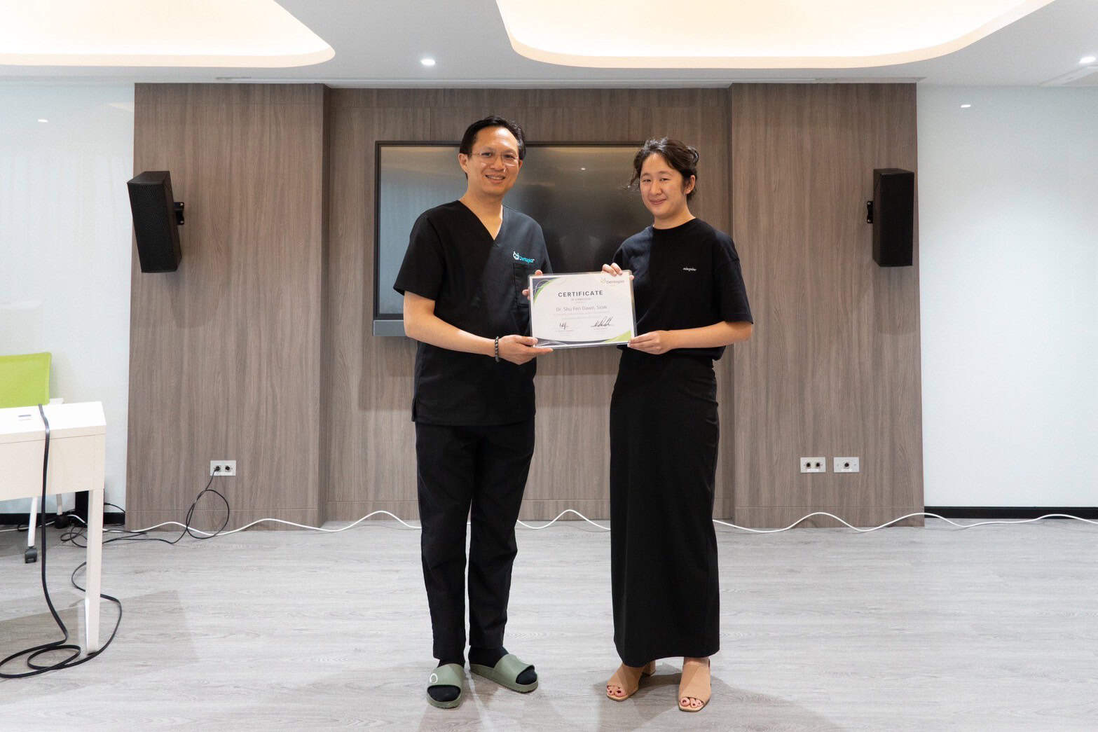 ภาพบรรยากาศจากหลักสูตรอบรม“Guided Immediacy: Esthetic Zone and Posterior!” 67 LINE ALBUM 22668 250622 19