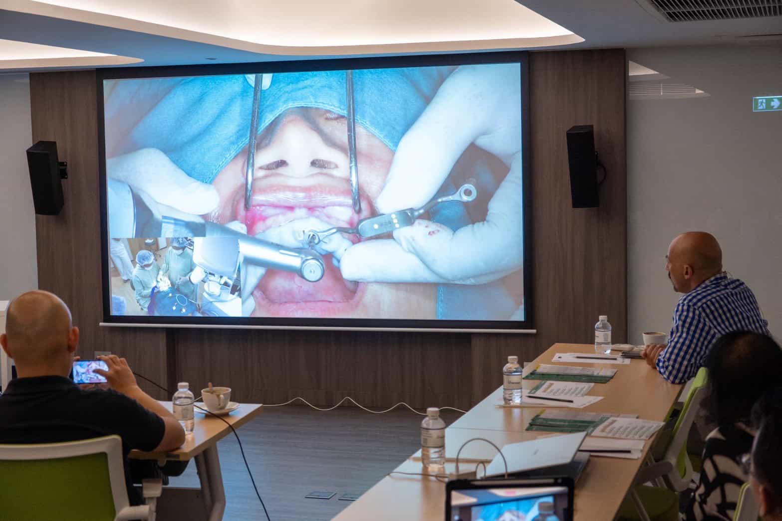 ภาพบรรยากาศจากหลักสูตรอบรม“Guided Immediacy: Esthetic Zone and Posterior!” 57 LINE ALBUM 22668 250622 26