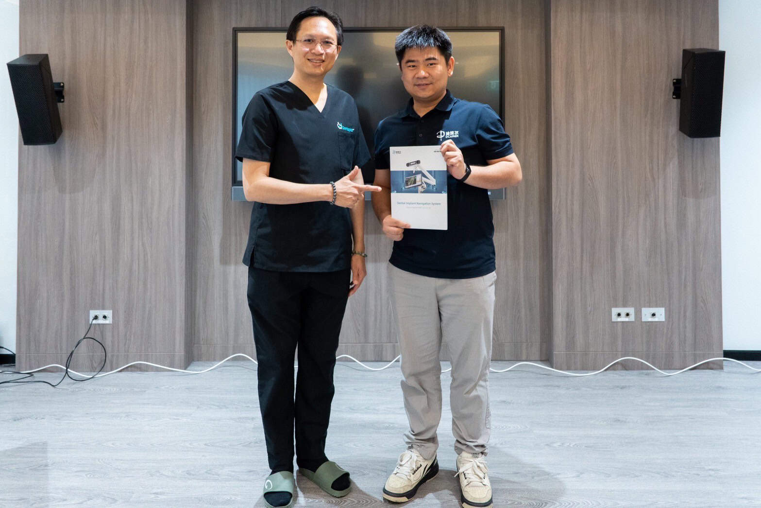 ภาพบรรยากาศจากหลักสูตรอบรม“Guided Immediacy: Esthetic Zone and Posterior!” 66 LINE ALBUM 22668 250622 3