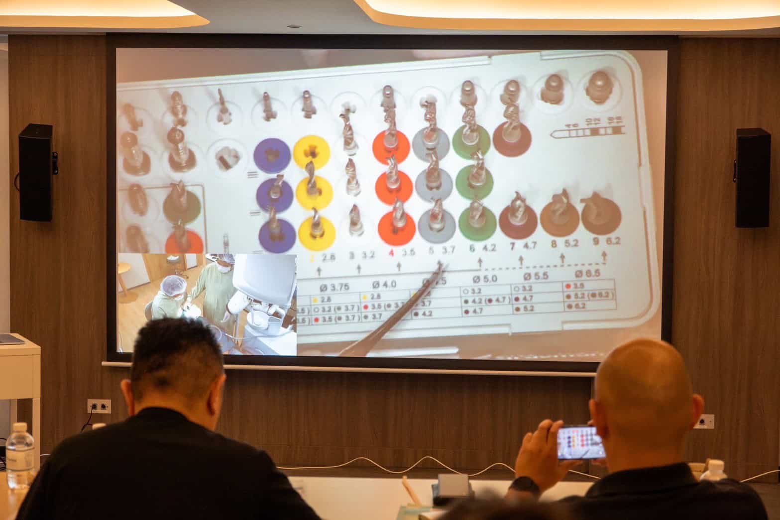 ภาพบรรยากาศจากหลักสูตรอบรม“Guided Immediacy: Esthetic Zone and Posterior!” 52 LINE ALBUM 22668 250622 4