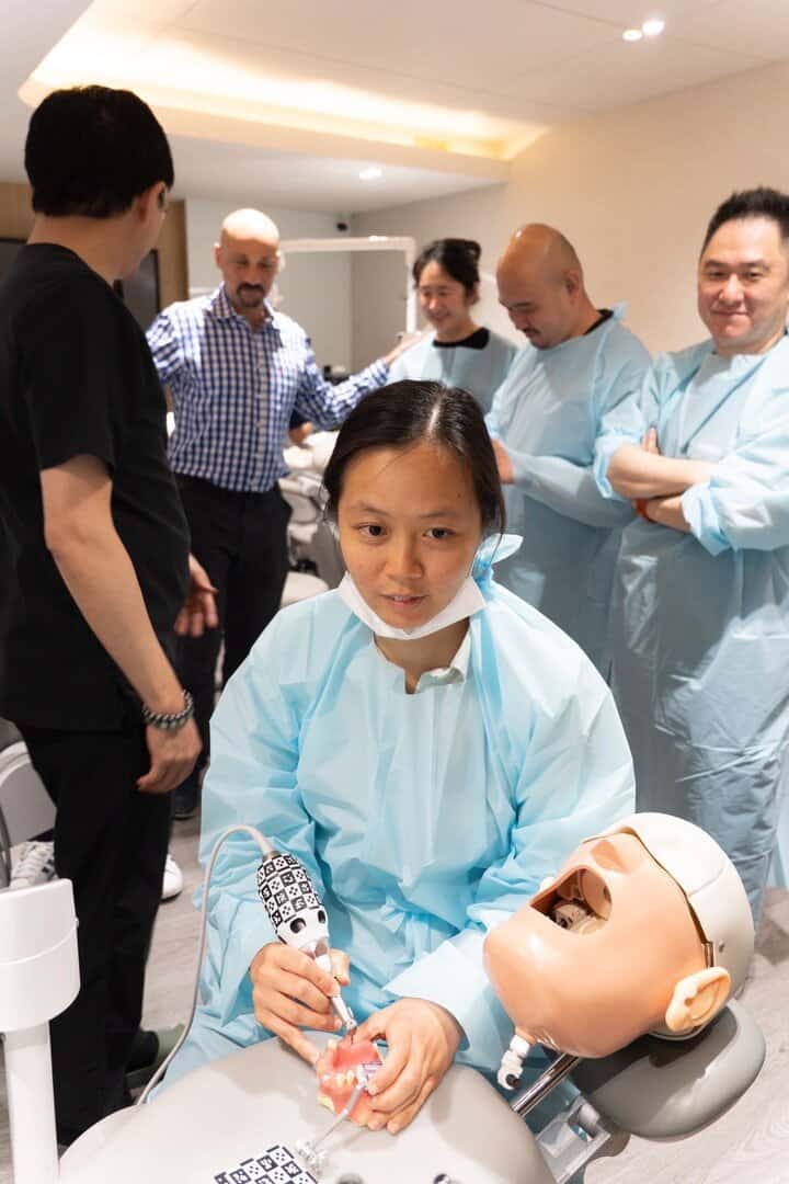 ภาพบรรยากาศจากหลักสูตรอบรม“Guided Immediacy: Esthetic Zone and Posterior!” 55 LINE ALBUM 22668 250622 5