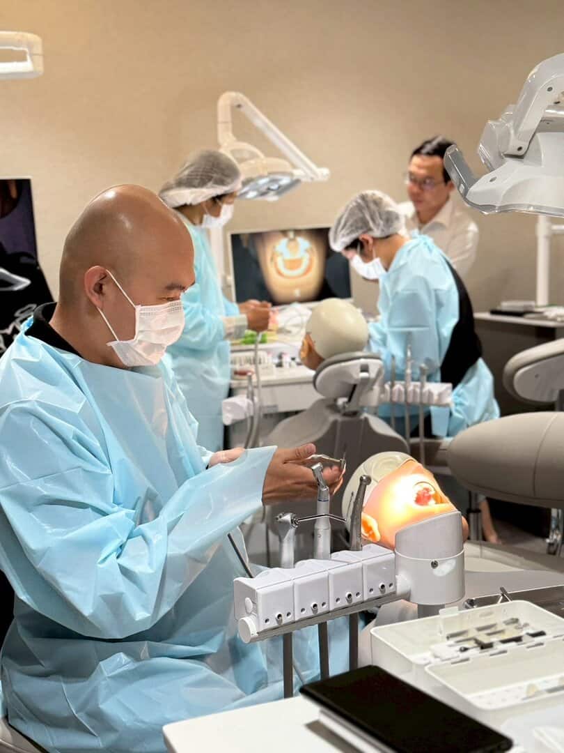ภาพบรรยากาศจากหลักสูตรอบรม“Guided Immediacy: Esthetic Zone and Posterior!” 22 LINE ALBUM 22668 250622 53