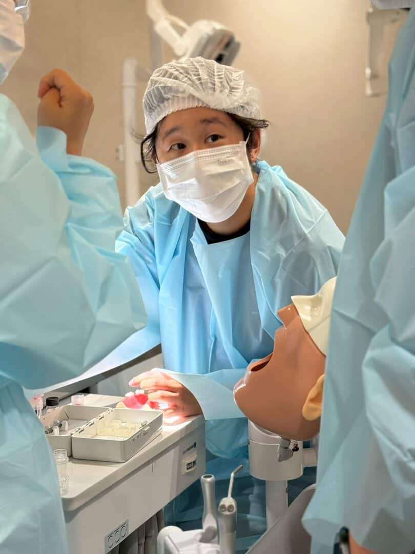 ภาพบรรยากาศจากหลักสูตรอบรม“Guided Immediacy: Esthetic Zone and Posterior!” 26 LINE ALBUM 22668 250622 59