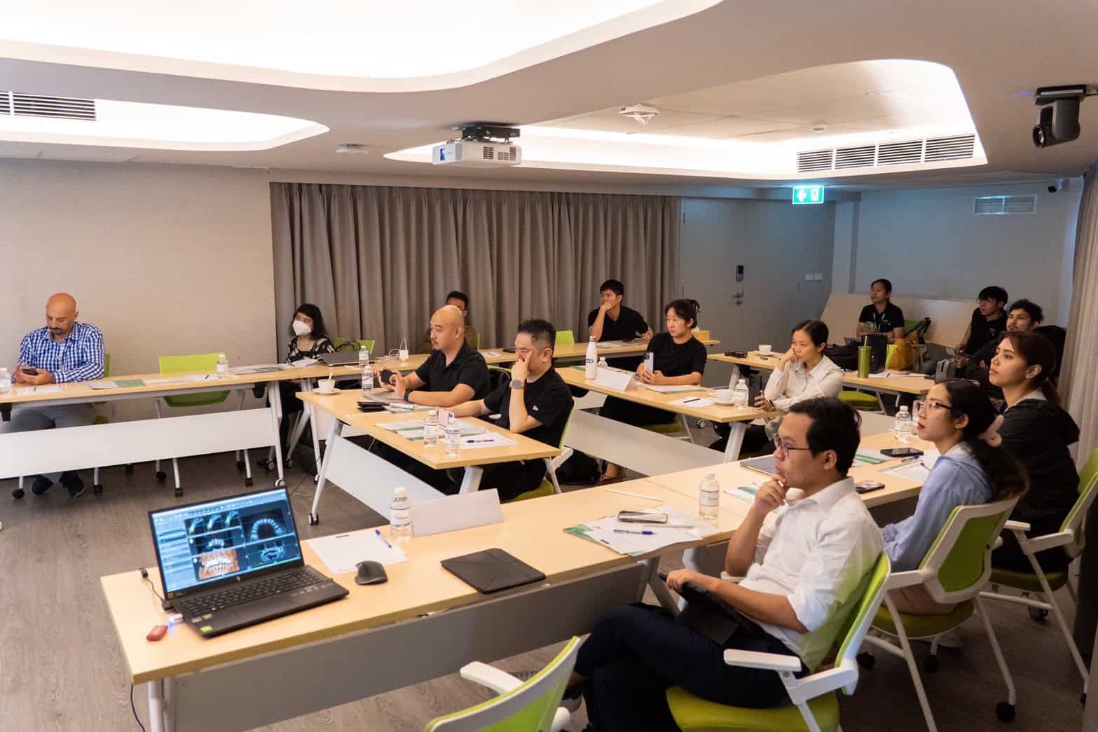 ภาพบรรยากาศจากหลักสูตรอบรม“Guided Immediacy: Esthetic Zone and Posterior!” 50 LINE ALBUM 22668 250622 7