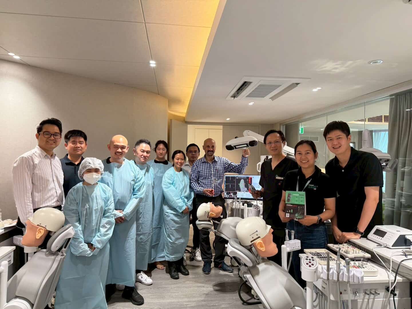 ภาพบรรยากาศจากหลักสูตรอบรม“Guided Immediacy: Esthetic Zone and Posterior!” 41 LINE ALBUM 22668 250622 86